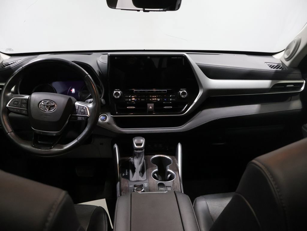 Used 2020 Toyota Highlander Platinum image 16