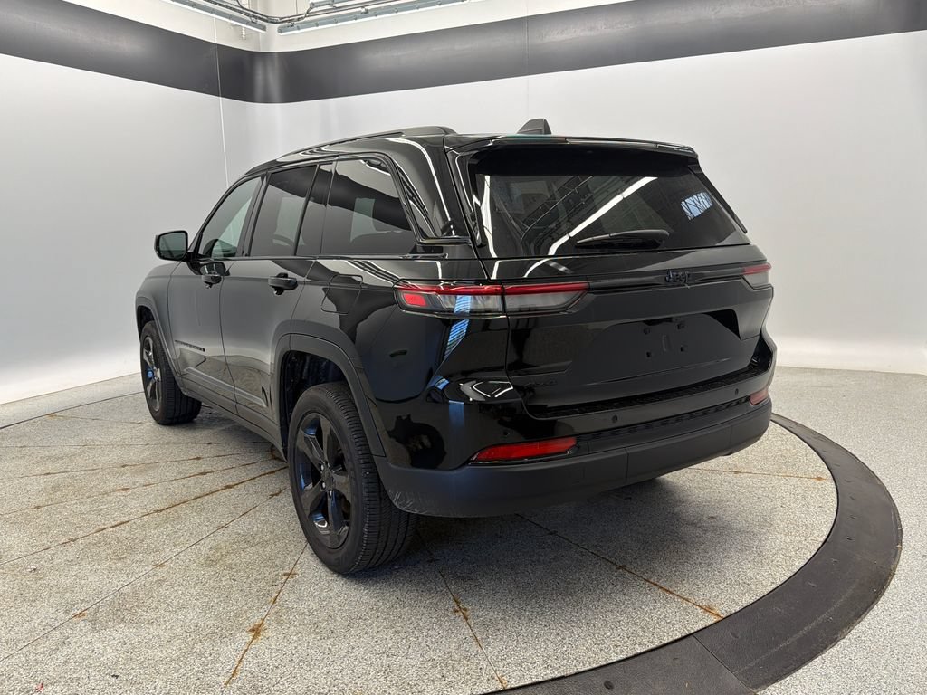 Certified 2024 Jeep Grand Cherokee Altitude AWD/4WD image 8