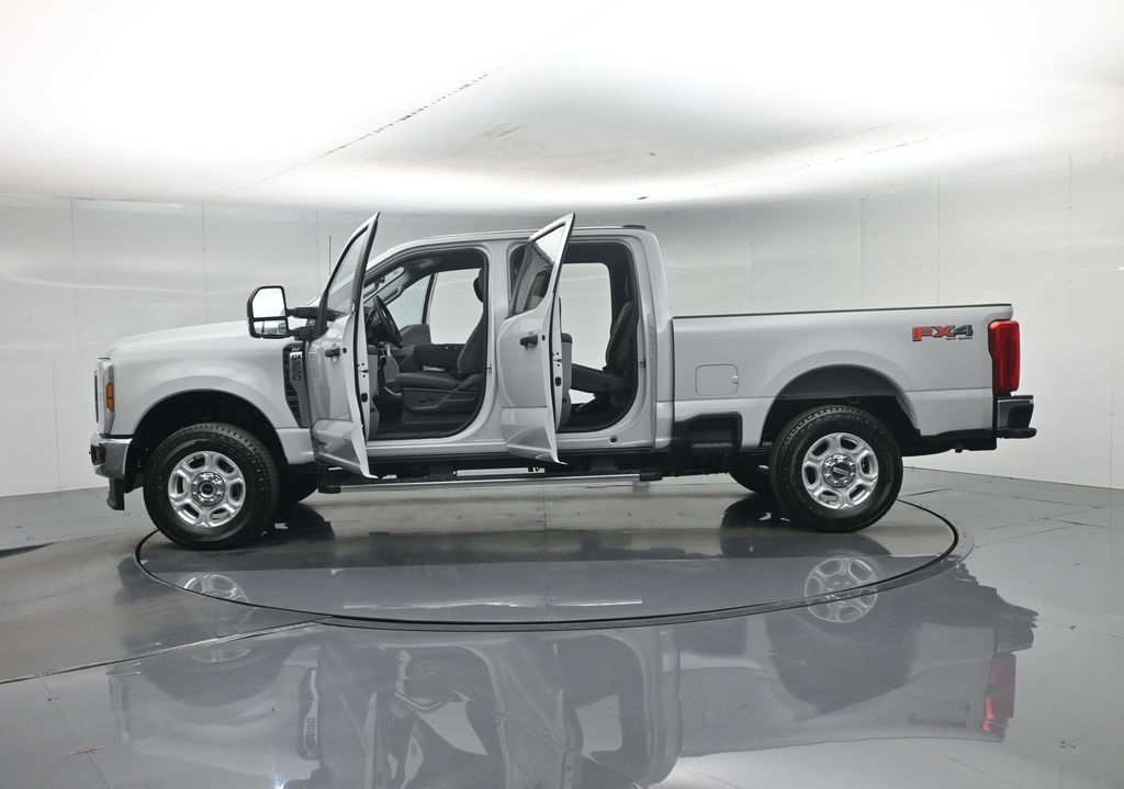 New 2026 Ford F250 XLT w/ FX4 Off-Road Package AWD/4WD image 34