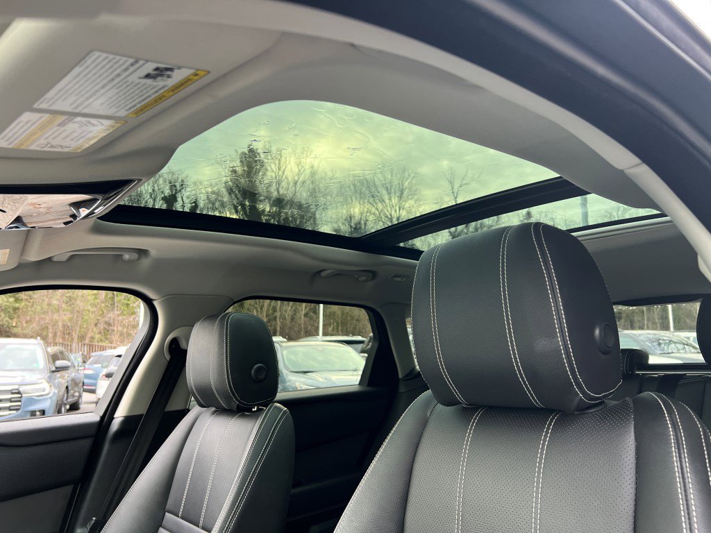 Used 2018 Land Rover Range Rover Velar S image 32