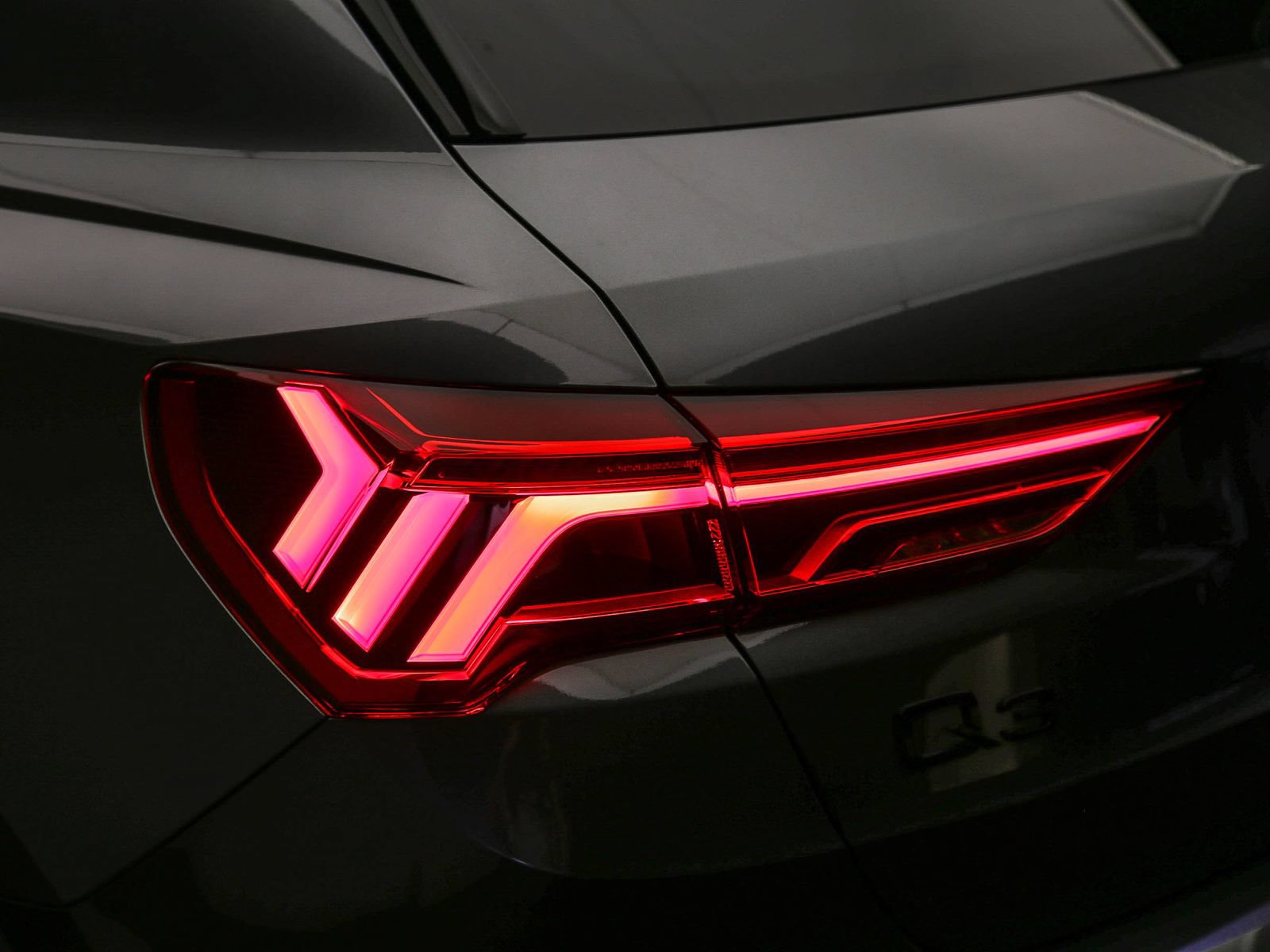 Certified 2025 Audi Q3 2.0T Premium Plus w/ Premium Plus Package AWD/4WD image 12