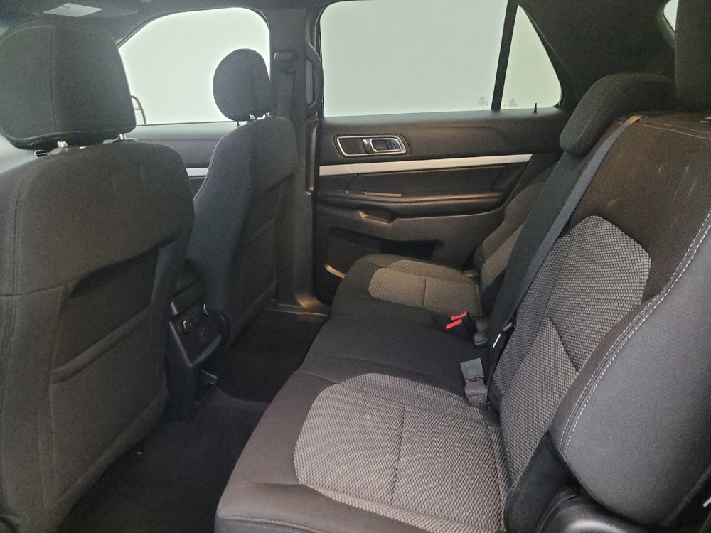 Used 2016 Ford Explorer XLT AWD/4WD image 18