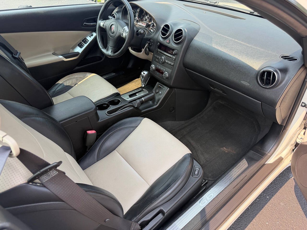 Used 2009 Pontiac G6 GT w/ Sport Package 1 FWD image 22