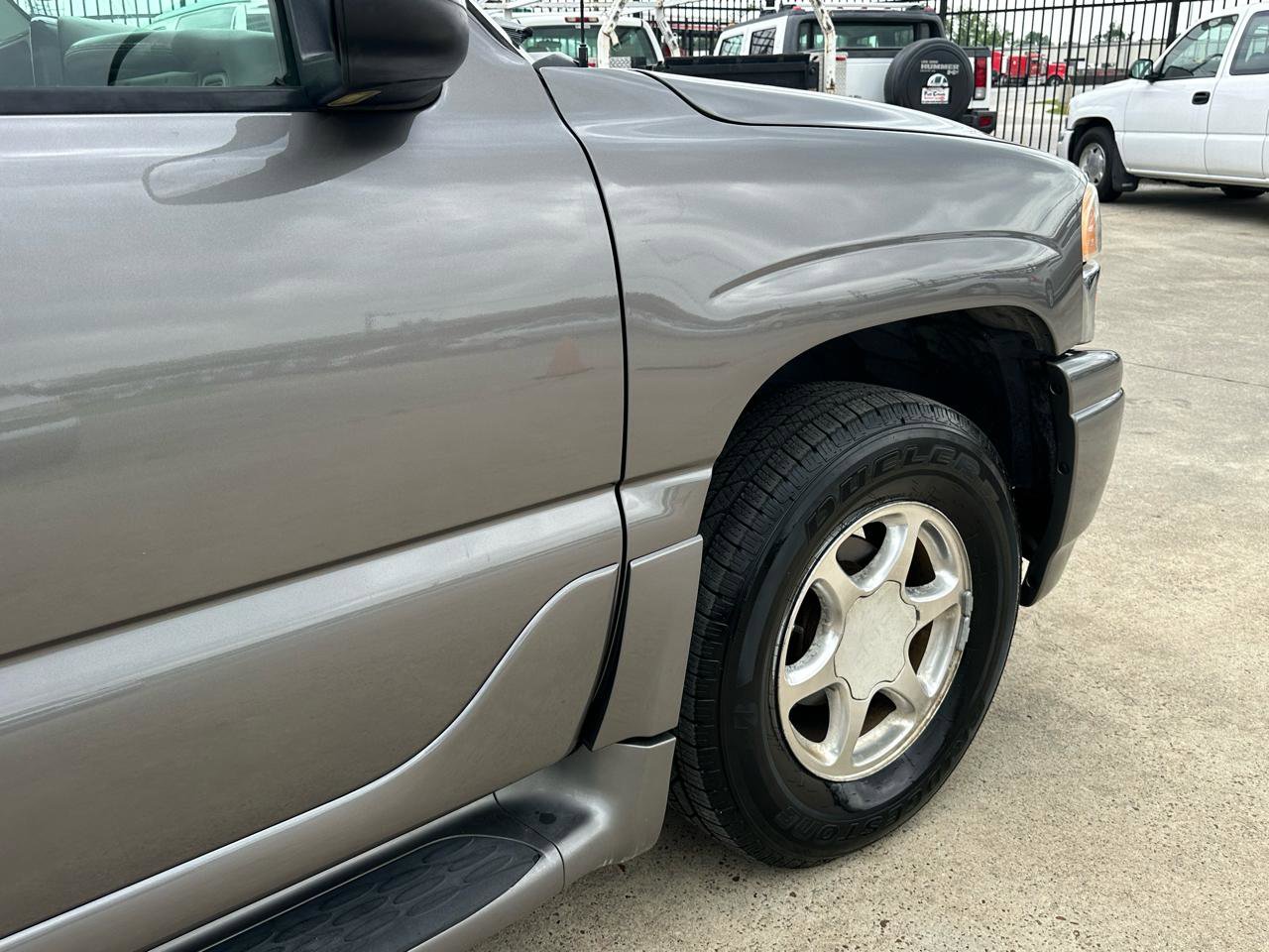 Used 2005 GMC Yukon XL Denali AWD/4WD image 54