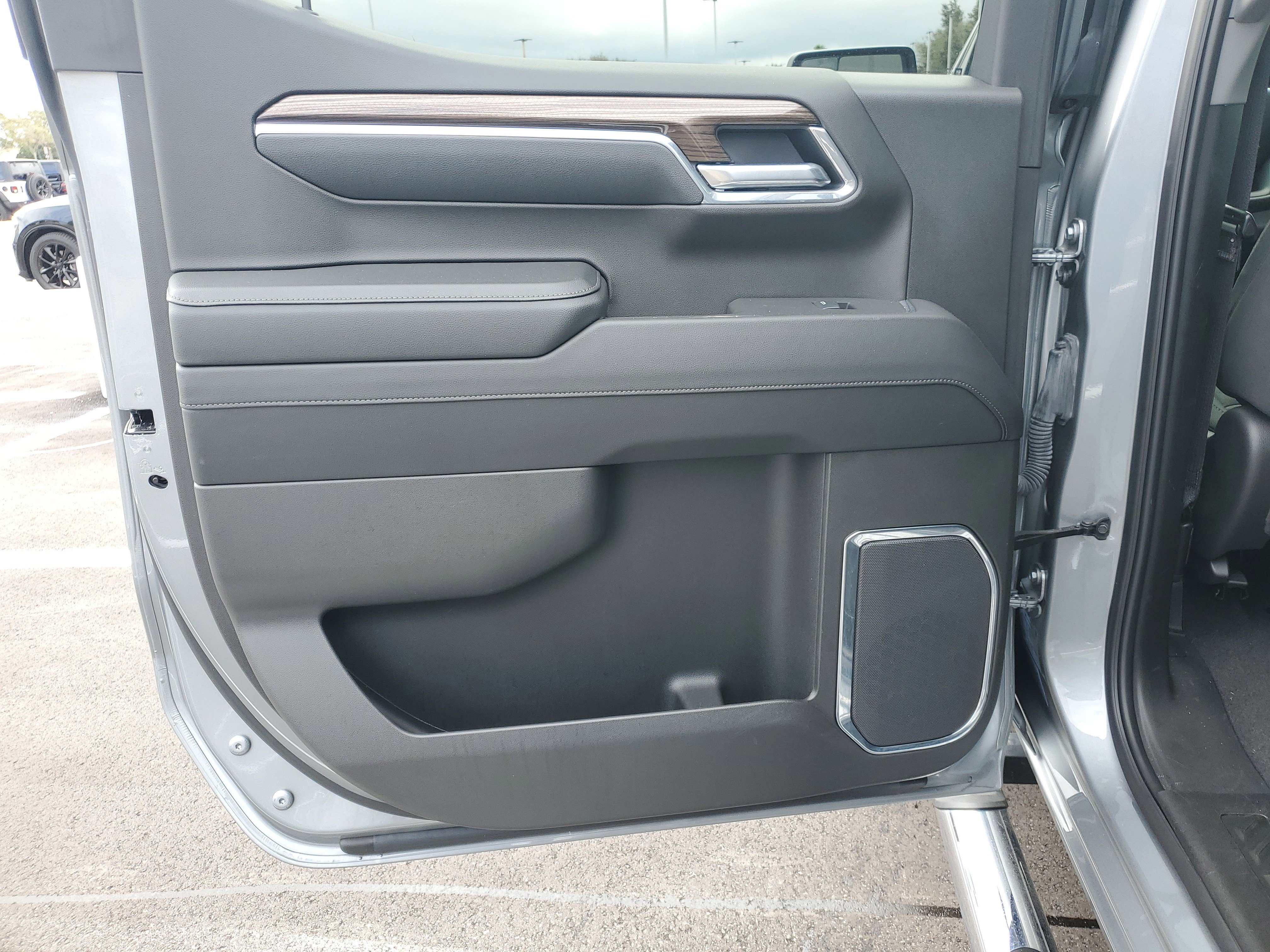 Used 2025 Chevrolet Silverado 1500 LT image 10