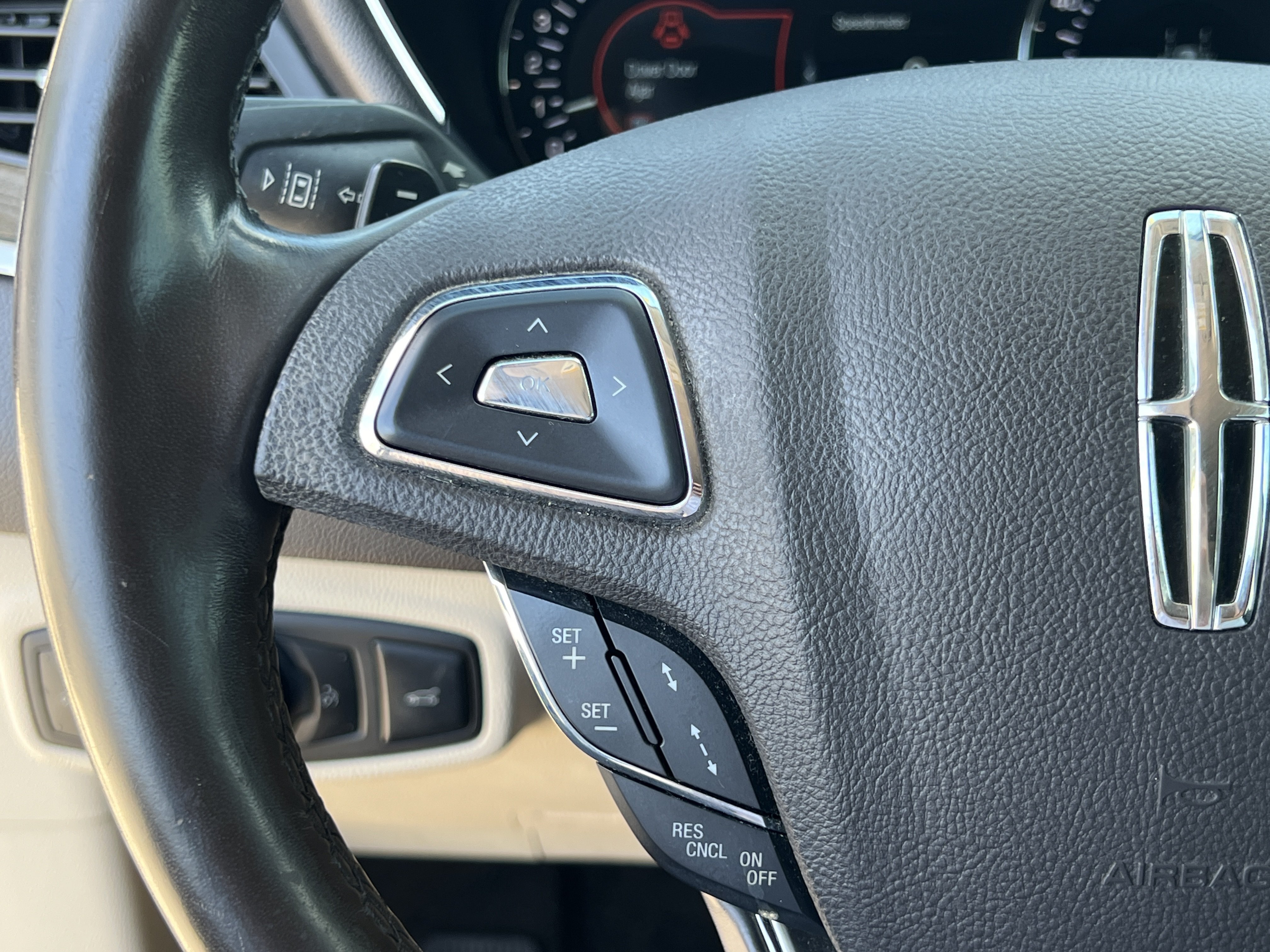 Used 2019 Lincoln MKC Reserve w/ MKC Technology Package FWD image 13