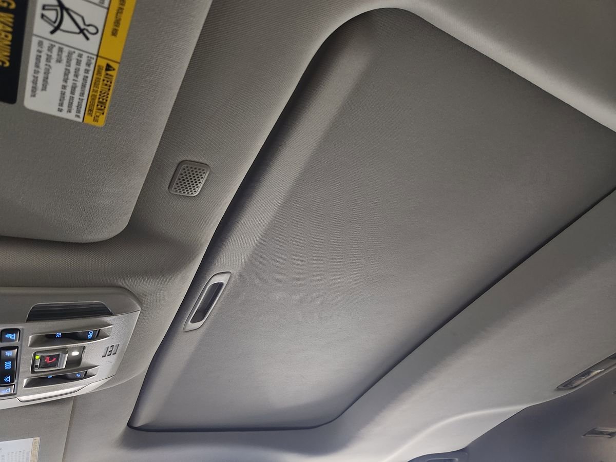 Used 2022 Toyota Highlander XLE FWD image 46