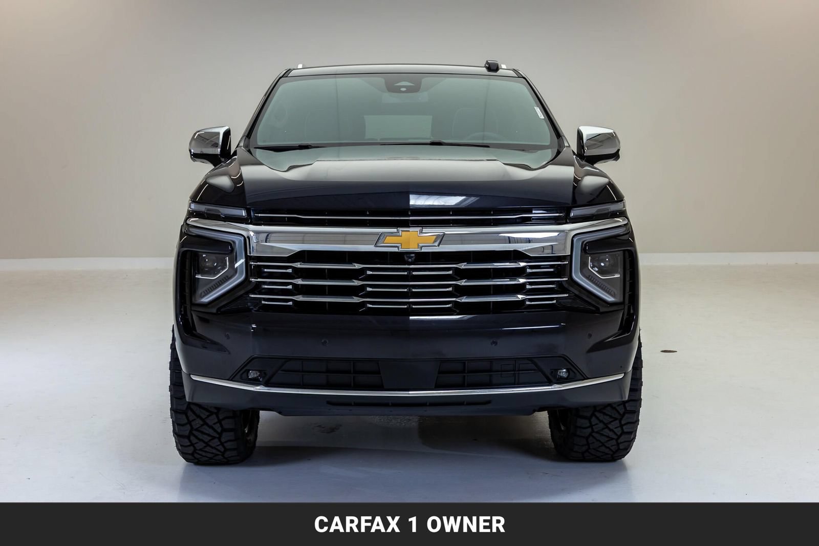 Used 2025 Chevrolet Suburban Premier AWD/4WD image 4