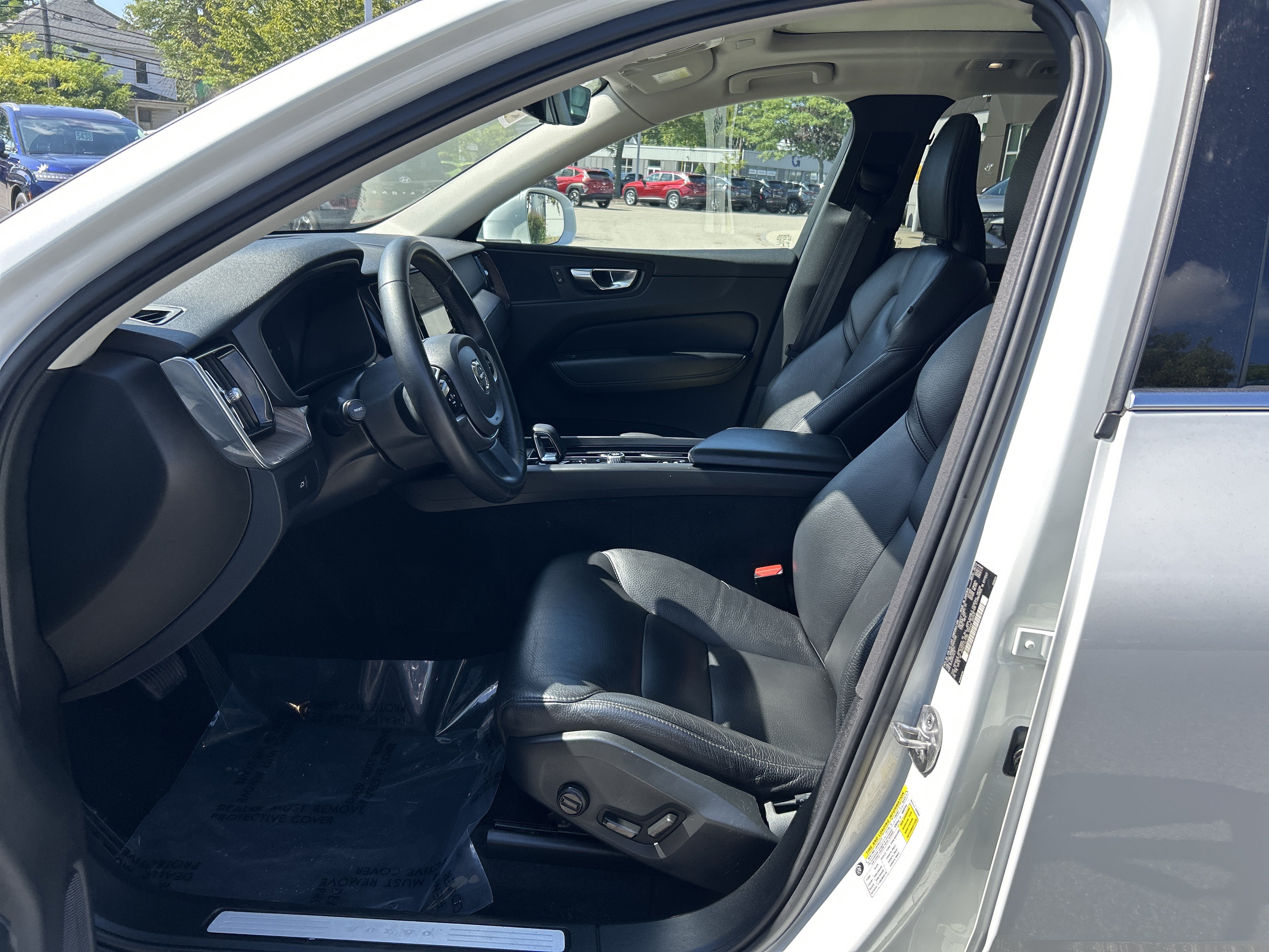 Used 2023 Volvo XC60 B5 Plus w/ Climate Package AWD/4WD image 14
