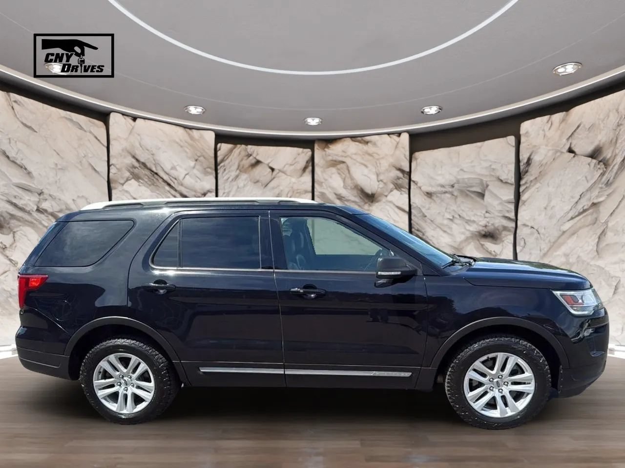 Used 2019 Ford Explorer XLT w/ Equipment Group 202A AWD/4WD image 4