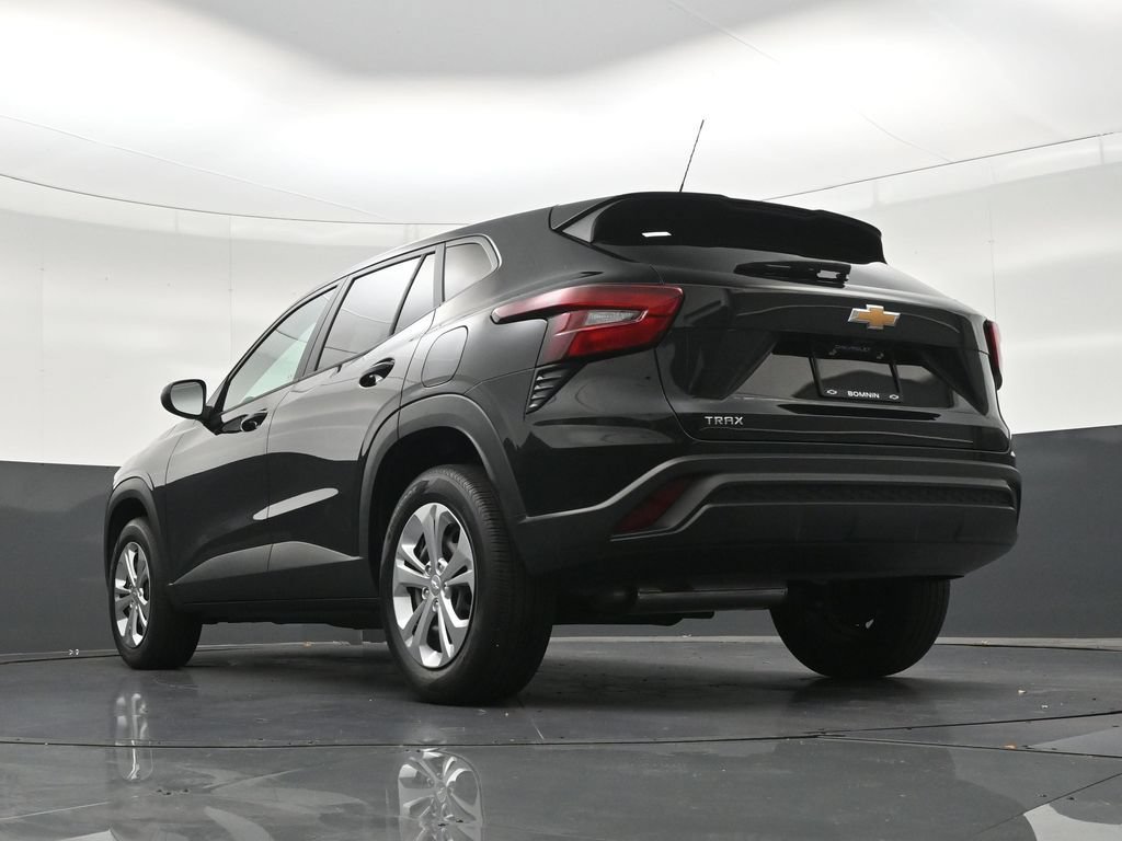 Used 2024 Chevrolet Trax LS FWD image 25