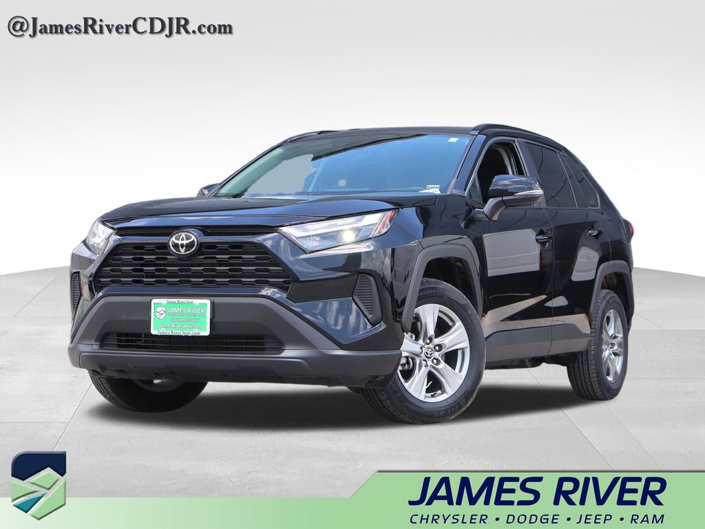 Used 2025 Toyota RAV4 XLE AWD/4WD image 1