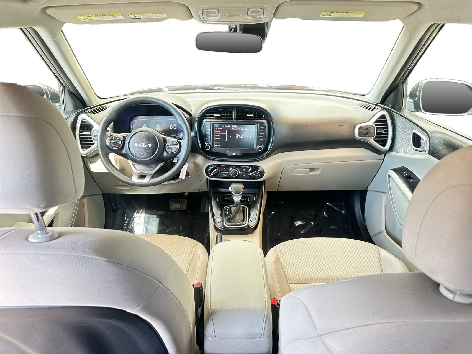 Used 2025 Kia Soul LX FWD image 10