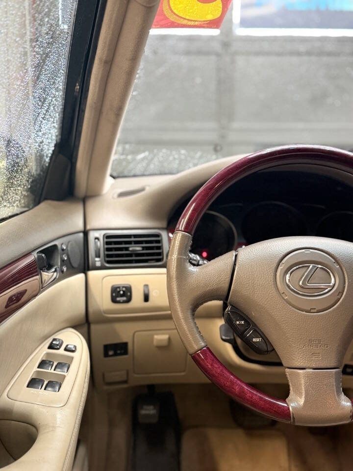 Used 2003 Lexus ES 330 FWD image 12