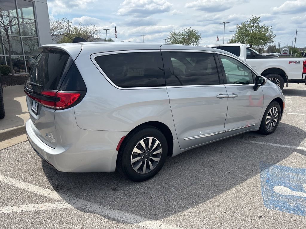 Used 2023 Chrysler Pacifica Limited image 28