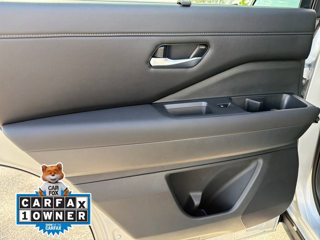Used 2024 Nissan Pathfinder SL FWD image 30
