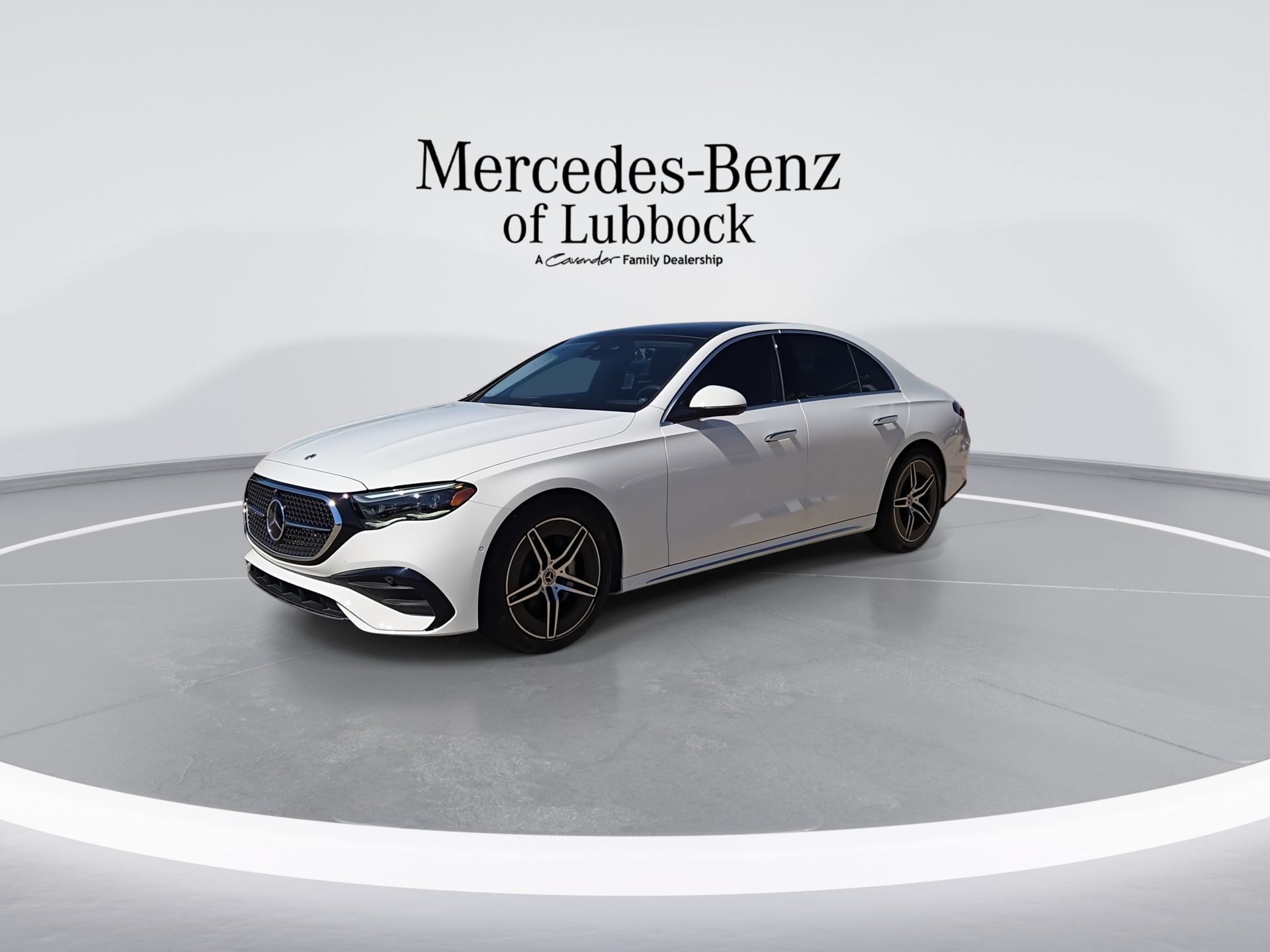 Used 2025 Mercedes-Benz E 350 4MATIC Sedan image 4
