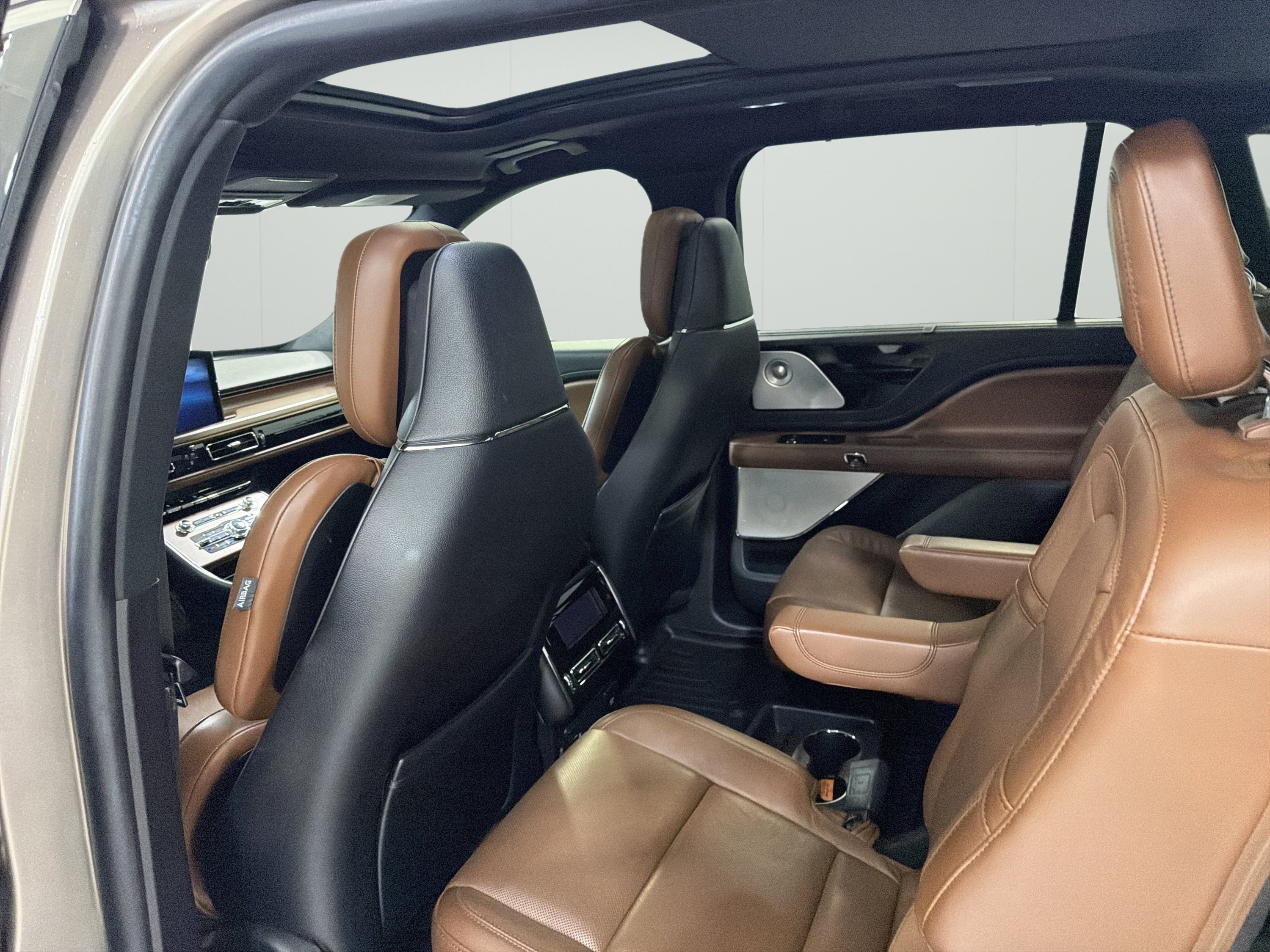 Used 2021 Lincoln Aviator Reserve w/ Equipment Group 202A AWD/4WD image 12