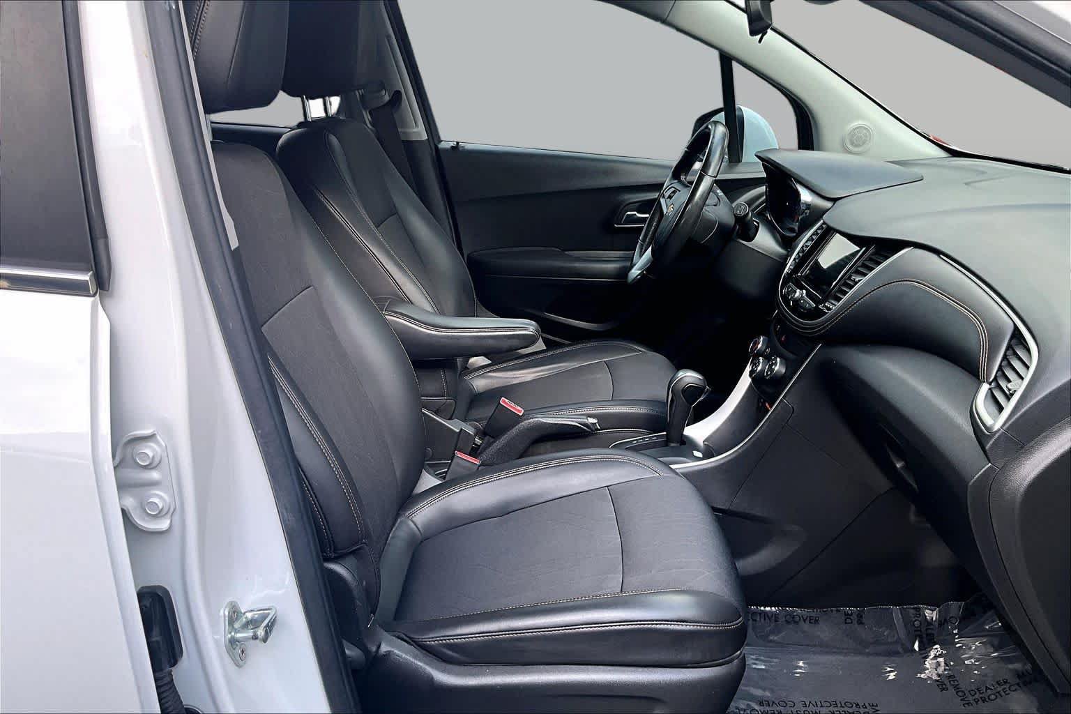 Used 2019 Chevrolet Trax LT w/ LT Convenience Package FWD image 8