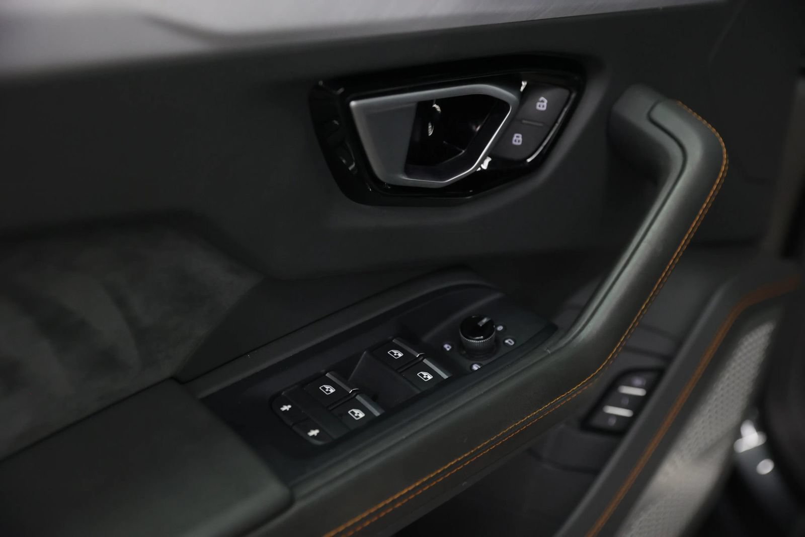 Used 2020 Lamborghini Urus AWD/4WD image 38