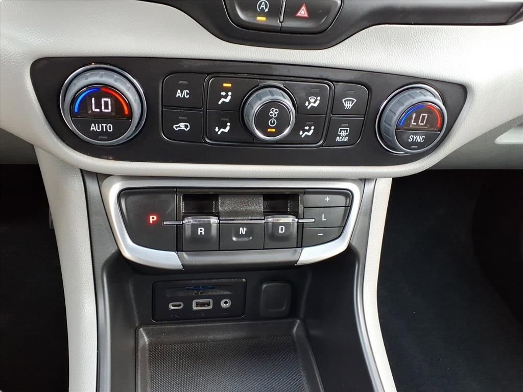 Used 2024 GMC Terrain SLT image 21