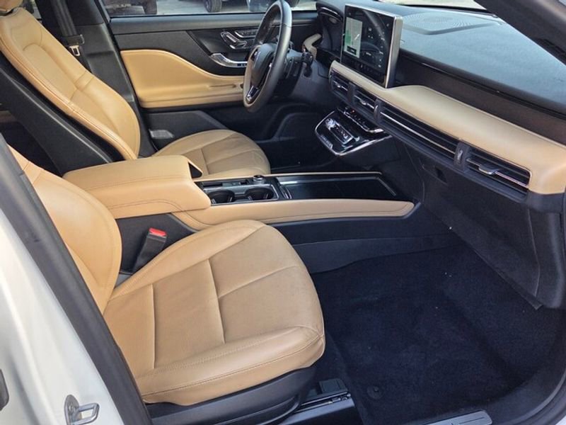 Used 2023 Lincoln Corsair Reserve image 13