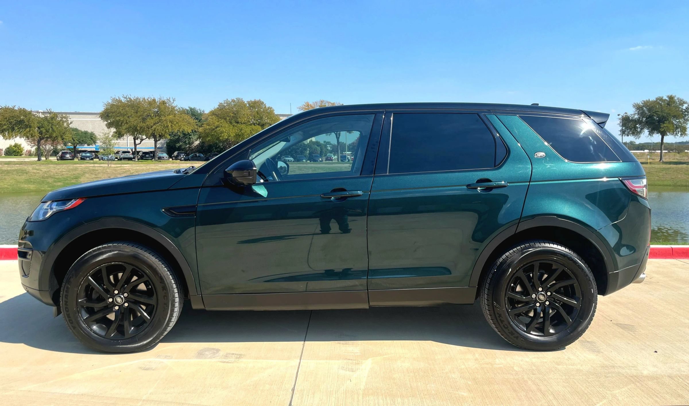 Used 2016 Land Rover Discovery Sport HSE AWD/4WD image 9