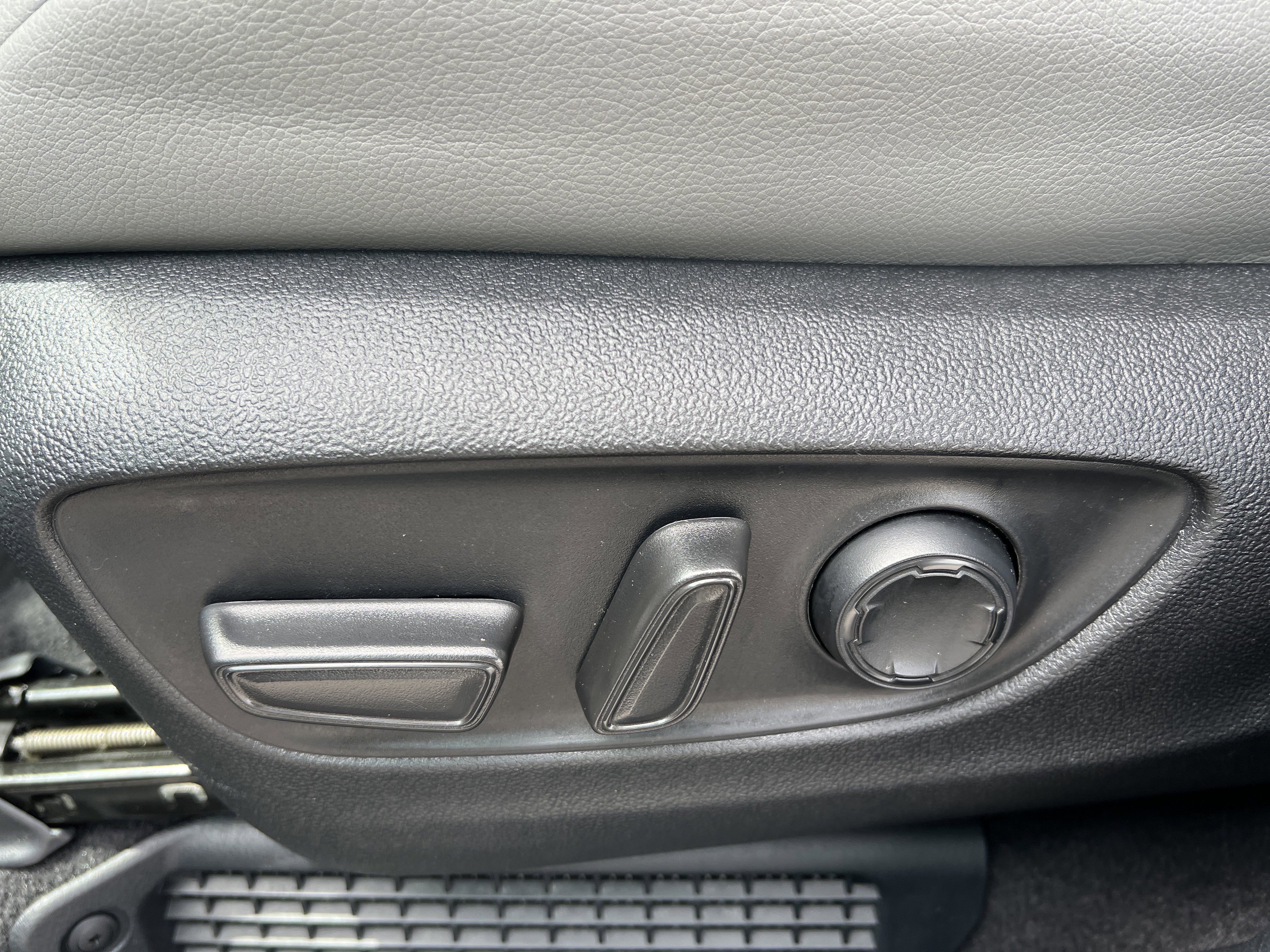 Certified 2025 Toyota Sienna XLE FWD image 23