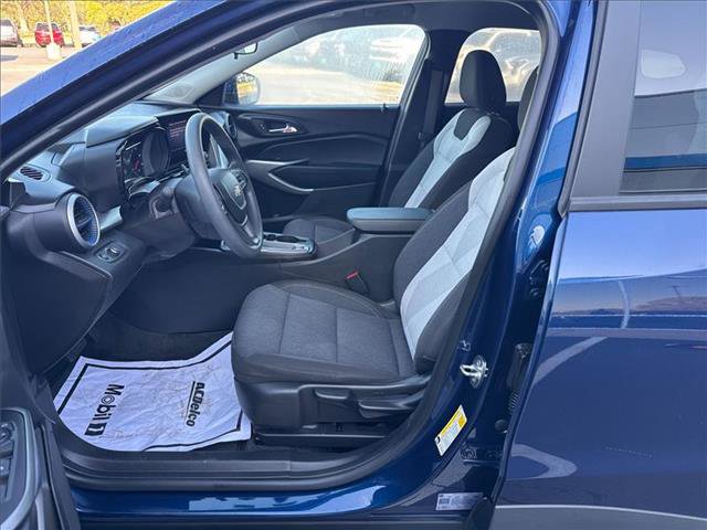 Used 2024 Chevrolet Trax LS w/ LS Convenience Package image 14