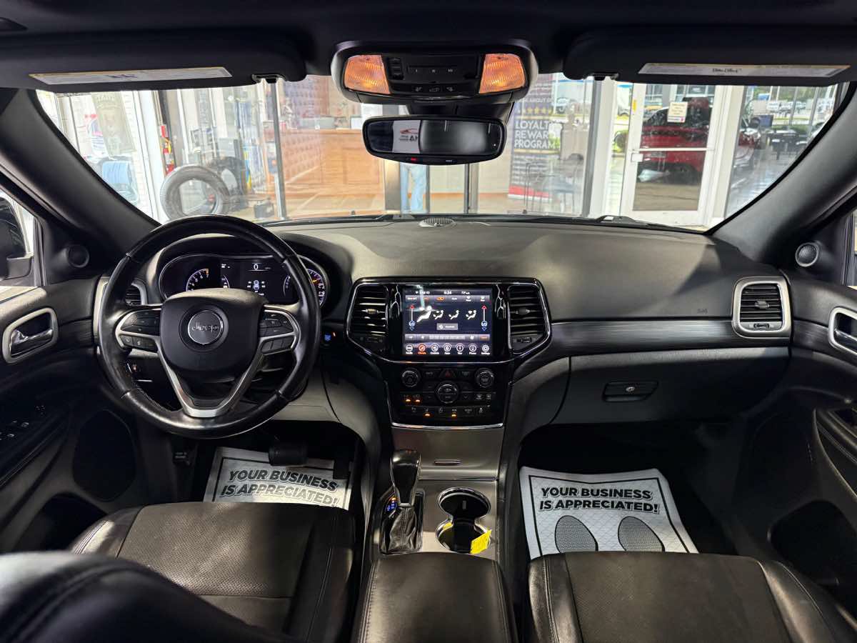 Used 2021 Jeep Grand Cherokee Laredo X AWD/4WD image 23