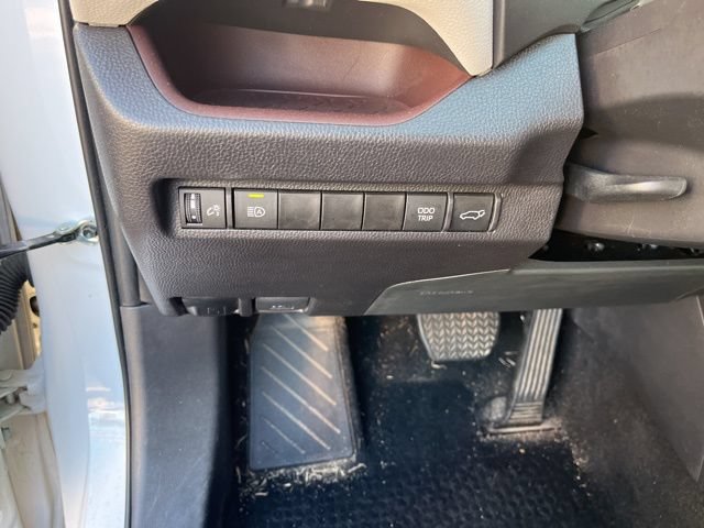 Used 2025 Toyota RAV4 Limited FWD image 31