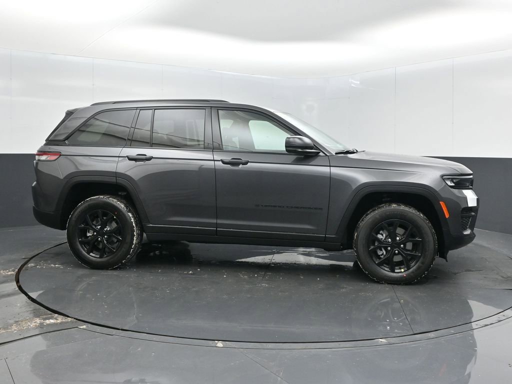 New 2025 Jeep Grand Cherokee Altitude image 8