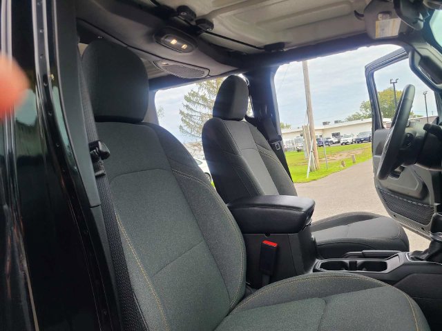 Used 2024 Jeep Wrangler Unlimited AWD/4WD image 22