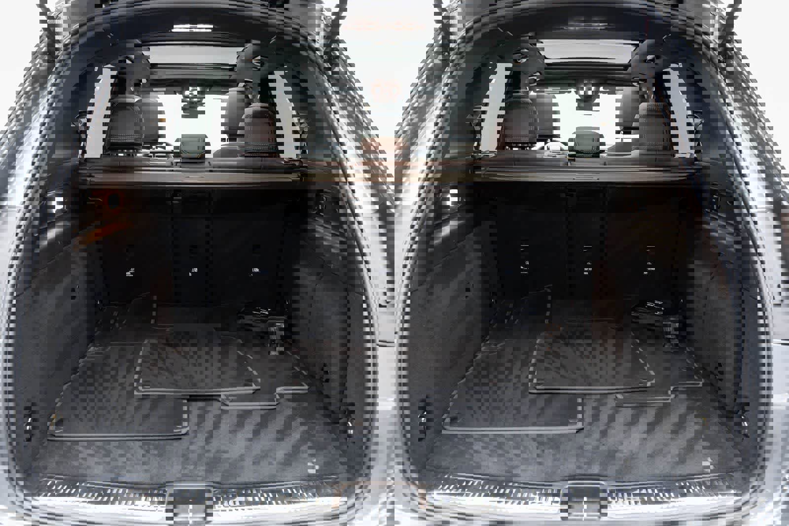 Used 2025 Mercedes-Benz GLE 450e 4MATIC w/ Driver Assistance Package image 19