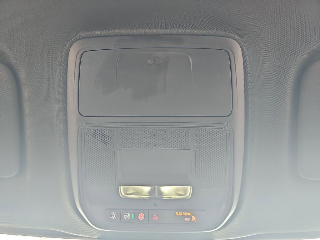 Used 2025 Chevrolet Traverse LT FWD image 33