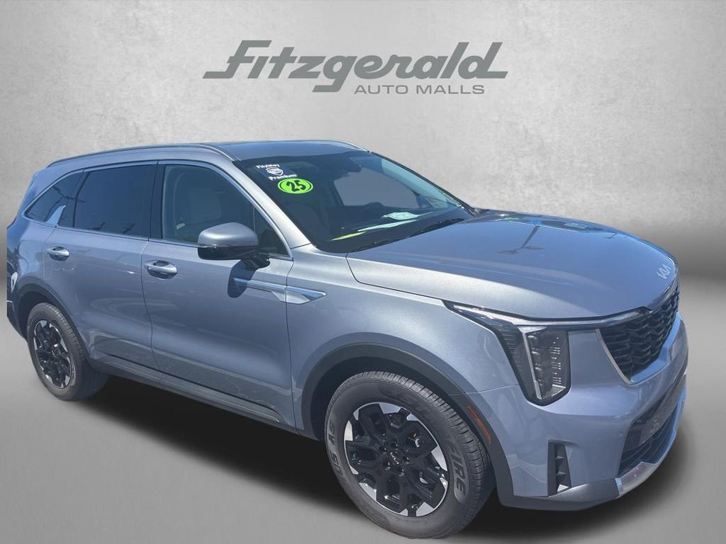Used 2025 Kia Sorento S image 8
