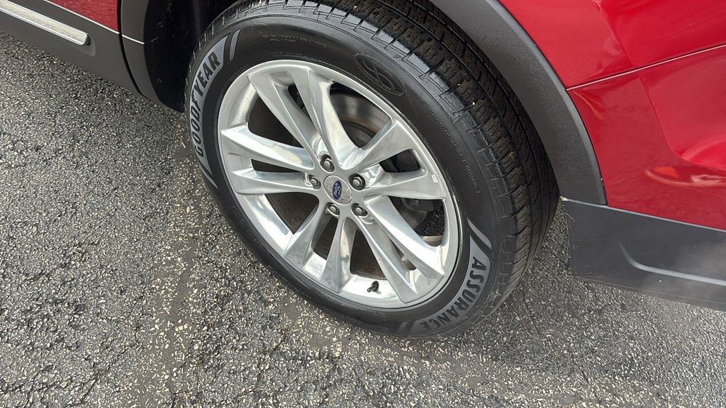 Used 2018 Ford Explorer XLT w/ Equipment Group 202A image 9