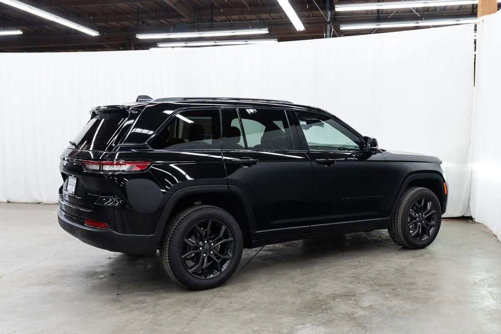 New 2025 Jeep Grand Cherokee Limited w/ Trailer Tow Package image 6