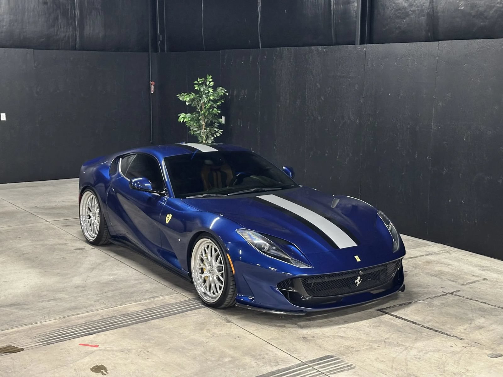 Used 2018 Ferrari 812 Superfast RWD image 8
