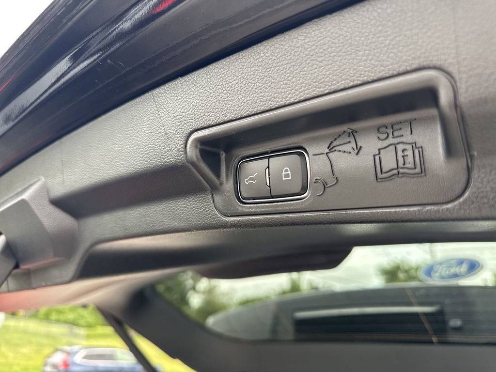 Used 2022 Ford Explorer Platinum w/ Equipment Group 601A image 12