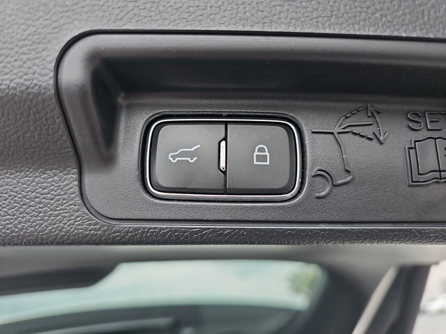 Used 2022 Ford Explorer XLT w/ Equipment Group 202A image 15