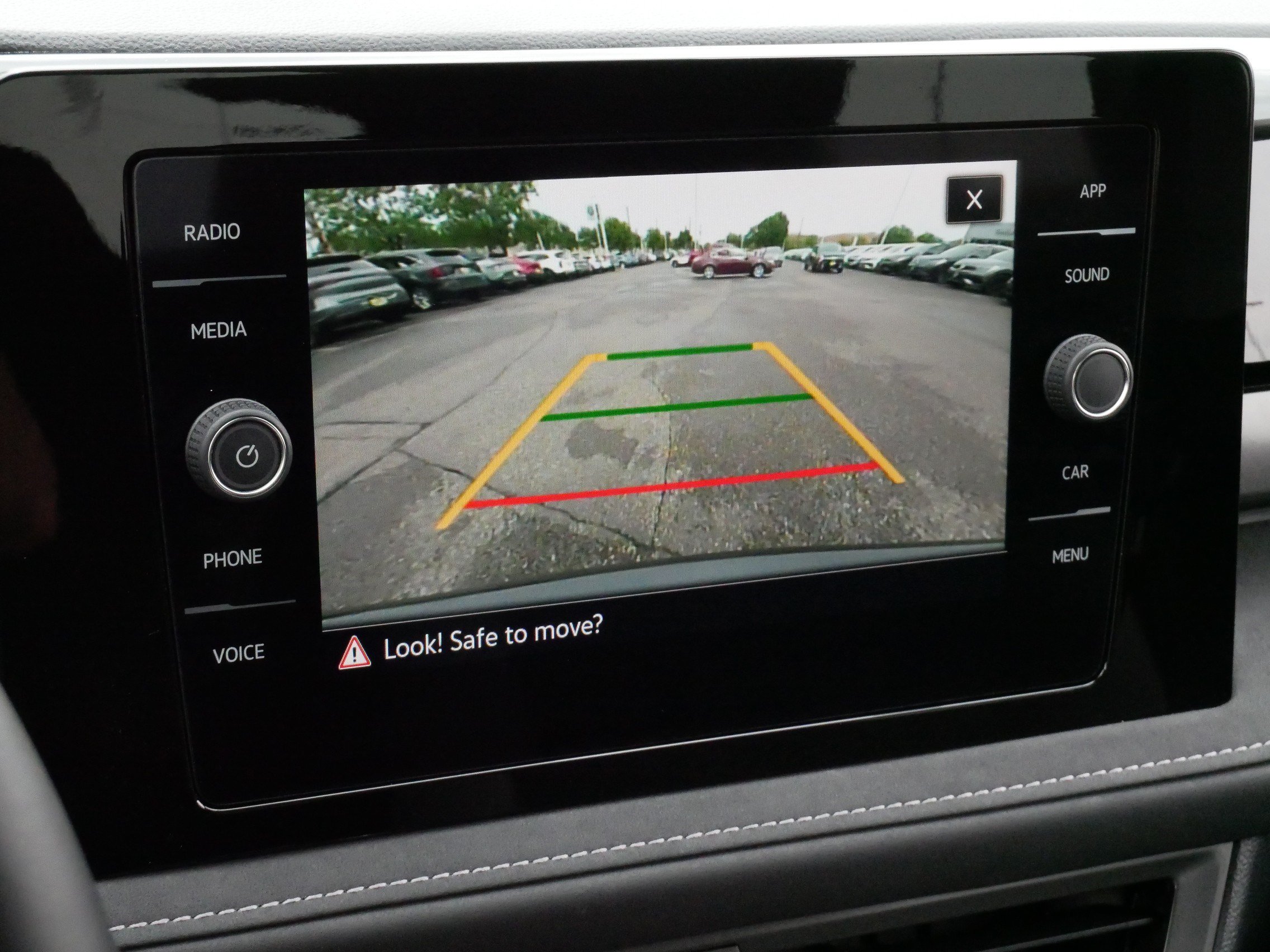 Certified 2025 Volkswagen Taos SE AWD/4WD image 30