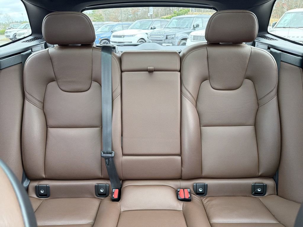 Used 2023 Volvo XC60 T8 Plus image 30