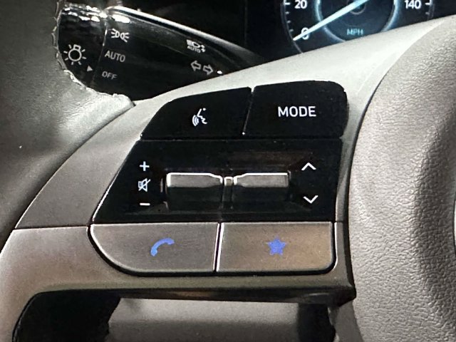 Used 2025 Hyundai Elantra SEL FWD image 27