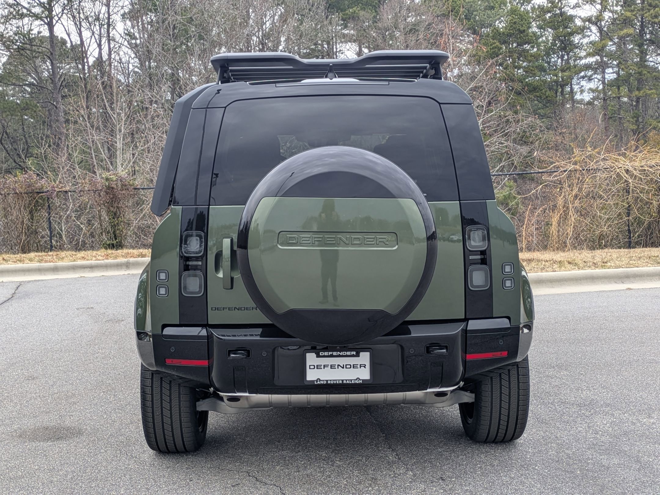 New 2026 Land Rover Defender 110 X-Dynamic SE image 6