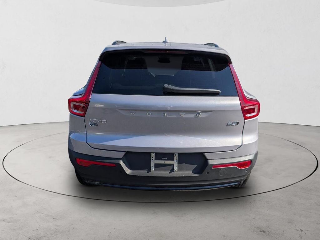 Certified 2026 Volvo XC40 B5 Plus AWD/4WD image 6