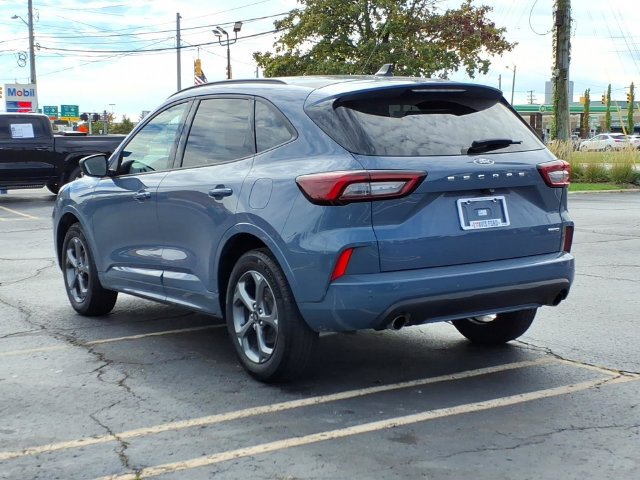 Used 2023 Ford Escape ST-Line w/ Tech Pack #1 AWD/4WD image 7