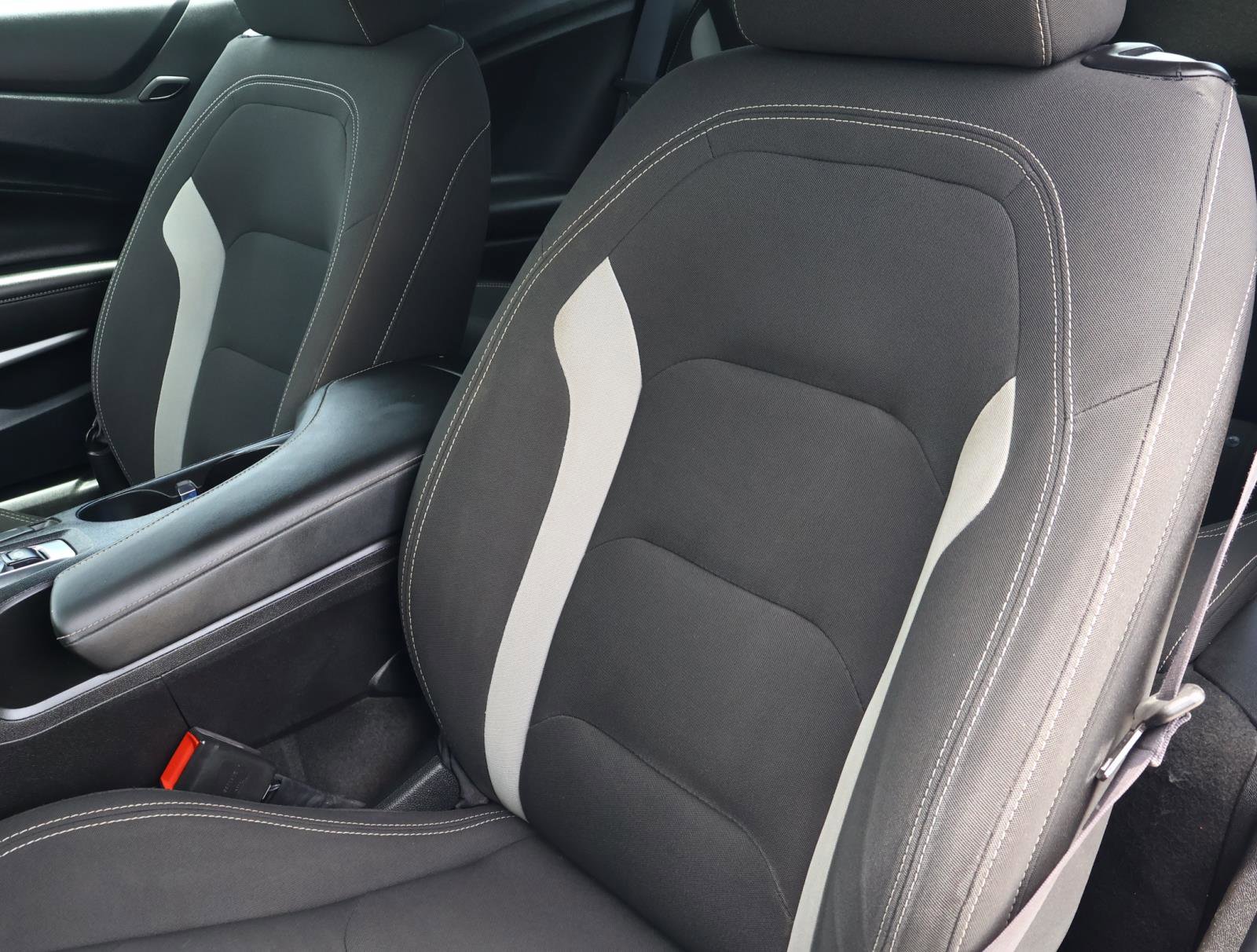 Used 2016 Chevrolet Camaro LT w/ Technology Package RWD image 9