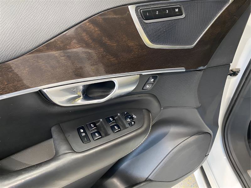 Used 2017 Volvo XC90 T6 Momentum w/ Vision Package image 21