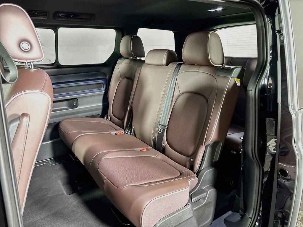 Certified 2025 Volkswagen ID. Buzz Pro S RWD image 20